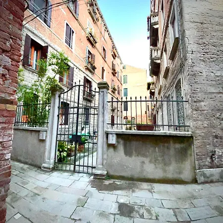 Falier- Luminosa Apartmán *